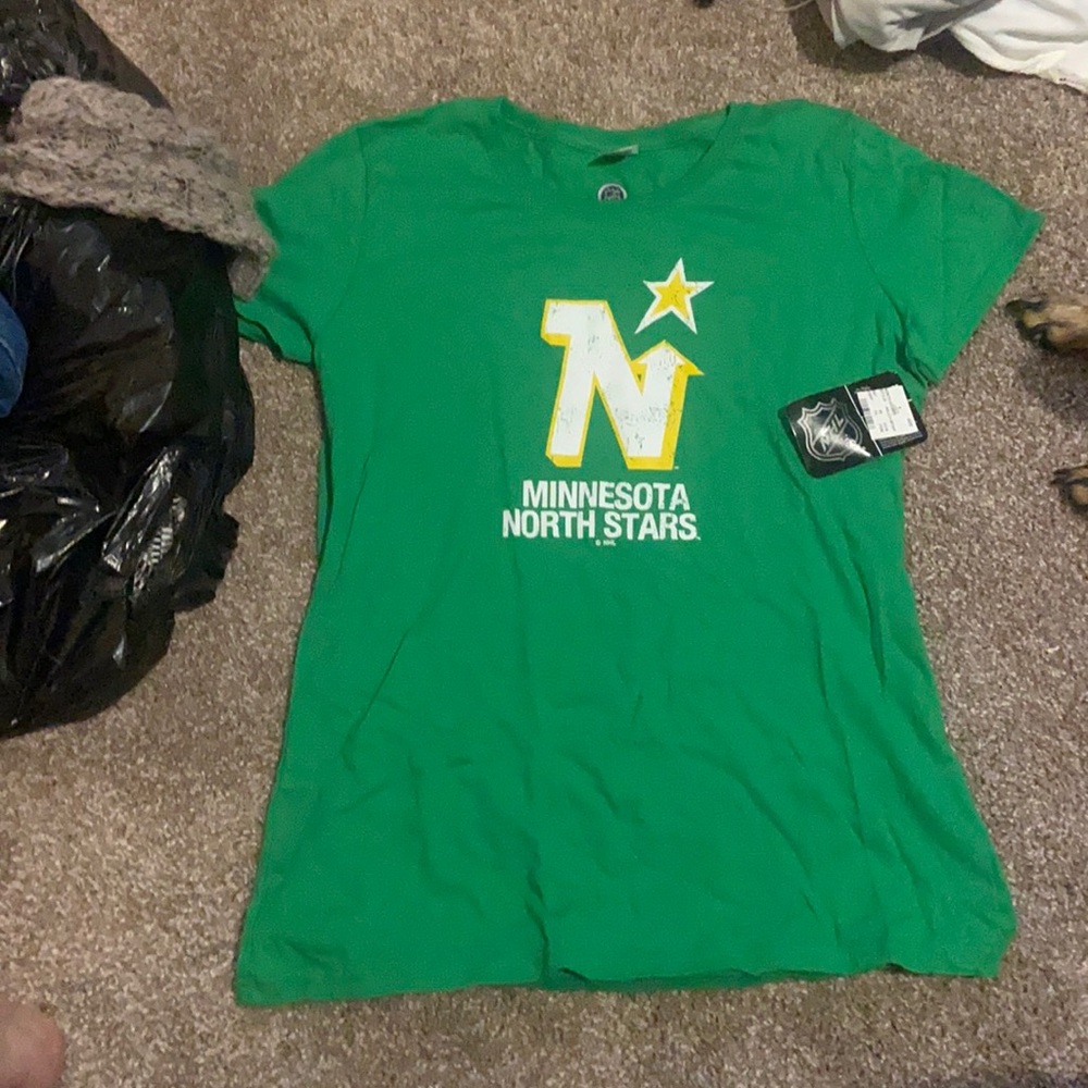 never been worn MN Northstars tee